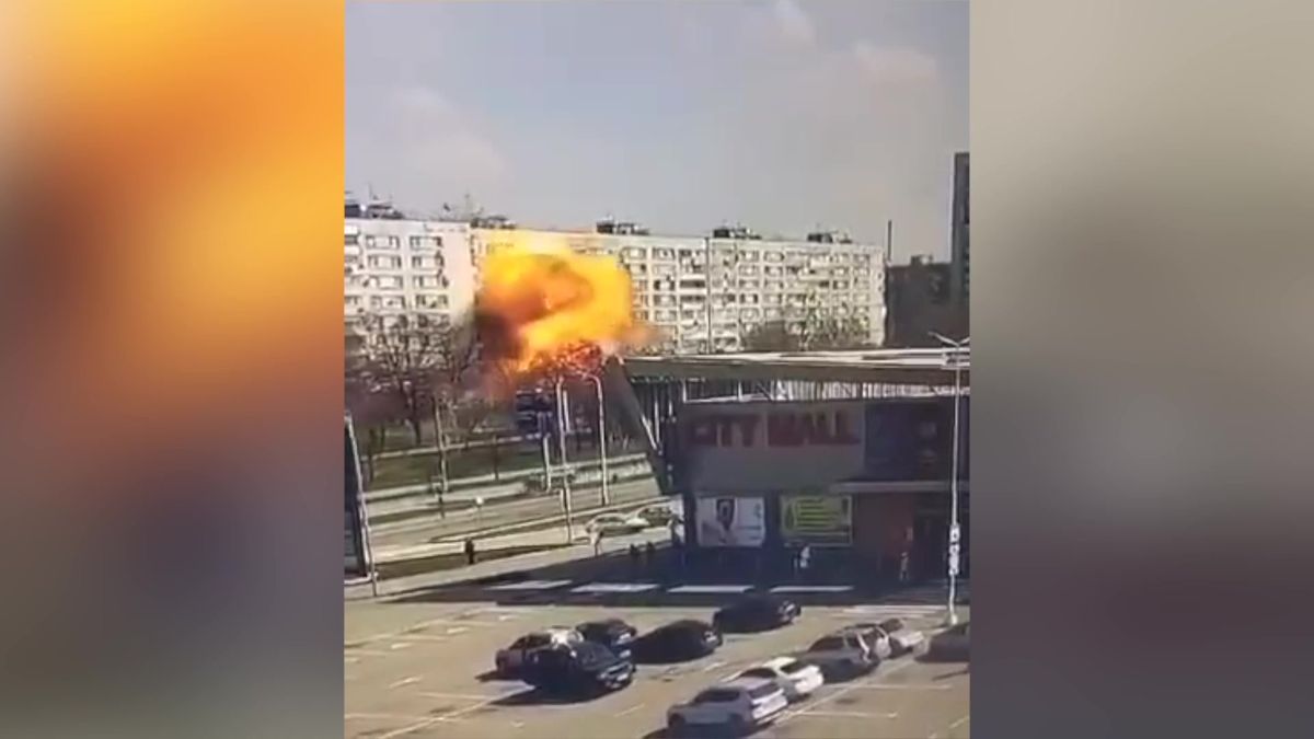 Ruské rakety ničily byty v Záporoží. Hned jsem běžel pro děti, líčí umělec